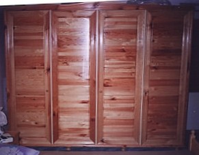 Velká masivní skříň